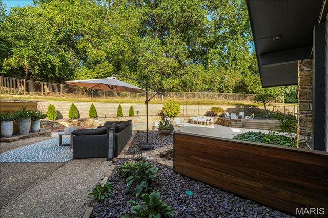 132 Mystic Meadows Lane, Creve Coeur, MO 63141