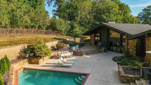 132 Mystic Meadows Lane, Creve Coeur, MO 63141