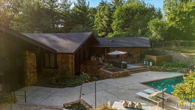 132 Mystic Meadows Lane, Creve Coeur, MO 63141