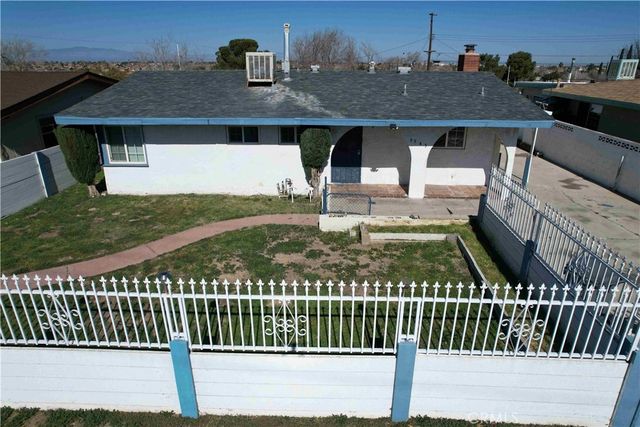 1543 Elizabeth Lake, Palmdale, CA 93551