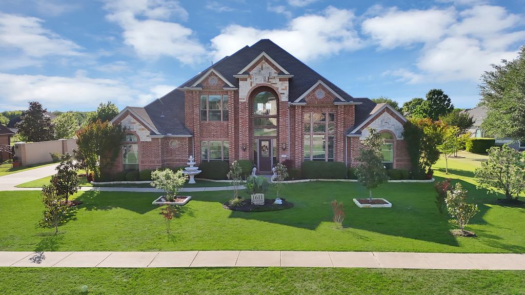 1611 Mustang Court, Cedar Hill, TX 75104 — exterior