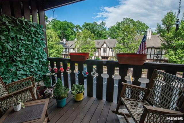 309 Mark Twain Way, Mahwah, NJ 07430