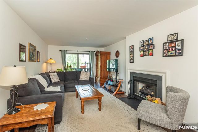 309 Mark Twain Way, Mahwah, NJ 07430