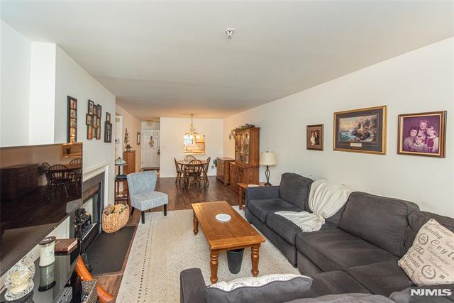 309 Mark Twain Way, Mahwah, NJ 07430