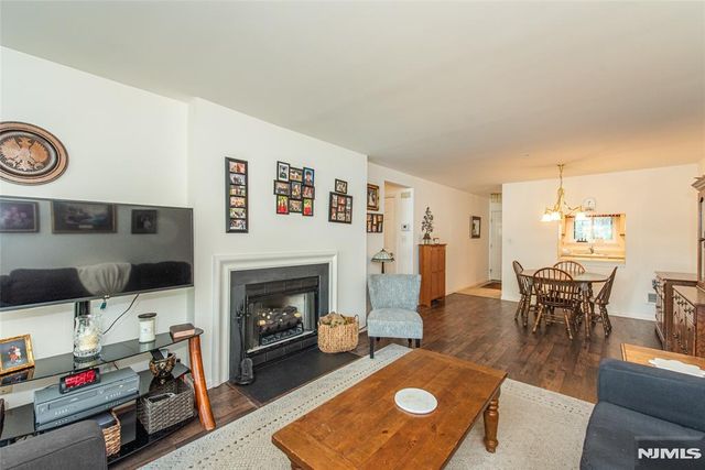 309 Mark Twain Way, Mahwah, NJ 07430