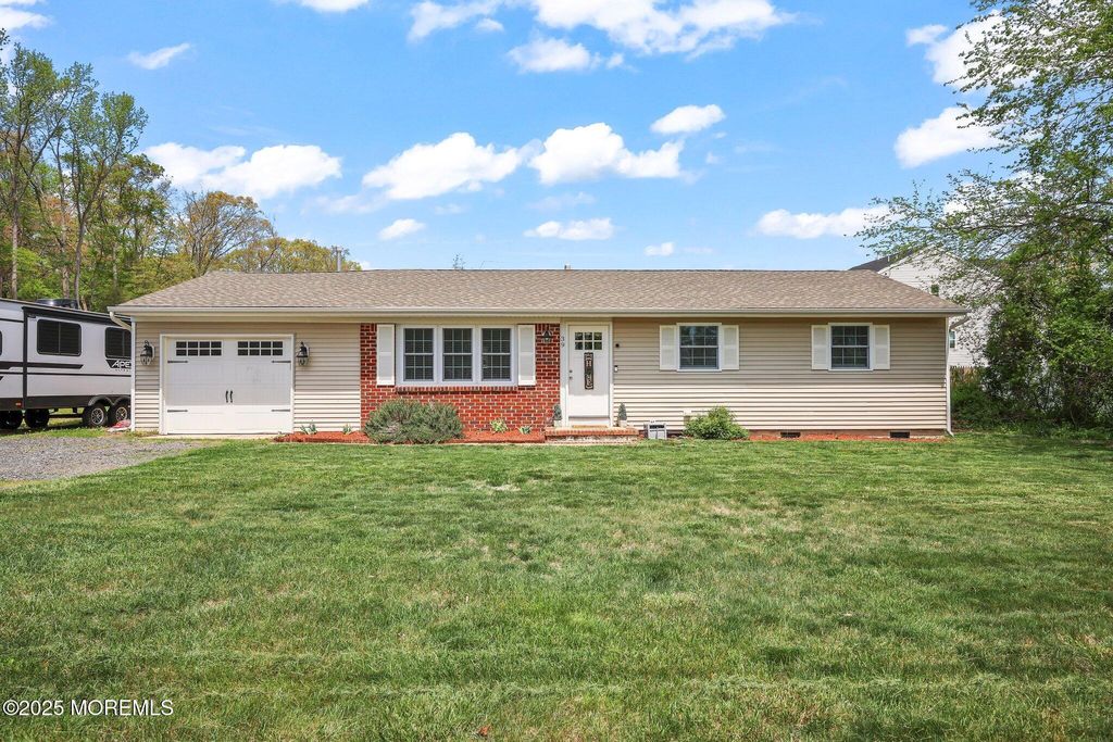 39 Sloop Creek Road, Bayville, NJ 08721