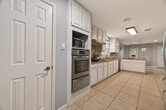 12206 Paddock Way, Houston, TX 77065