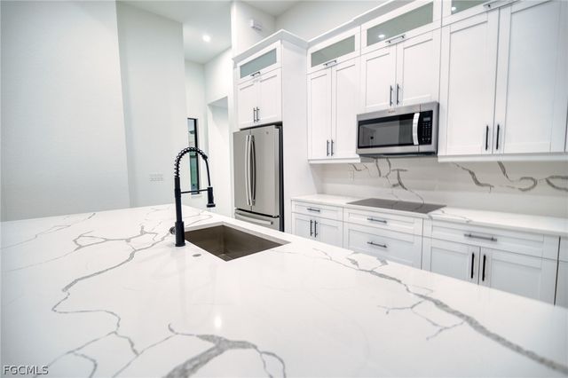 9 NW 12th PL, Cape Coral, FL 33993