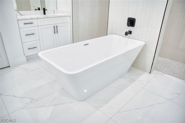 9 NW 12th PL, Cape Coral, FL 33993