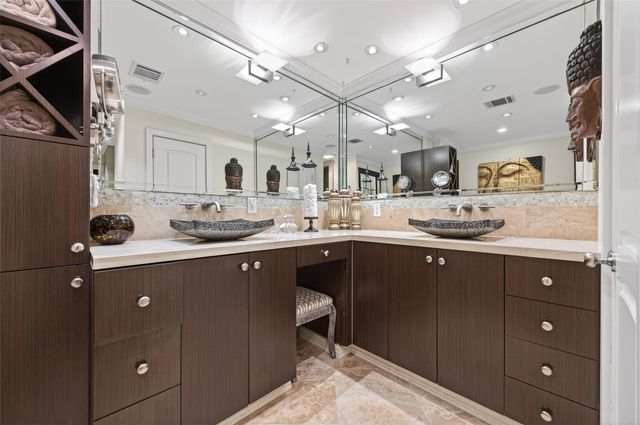 10034 Meadow Lake Lane, Houston, TX 77042