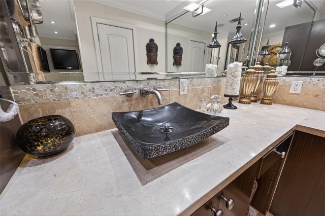 10034 Meadow Lake Lane, Houston, TX 77042