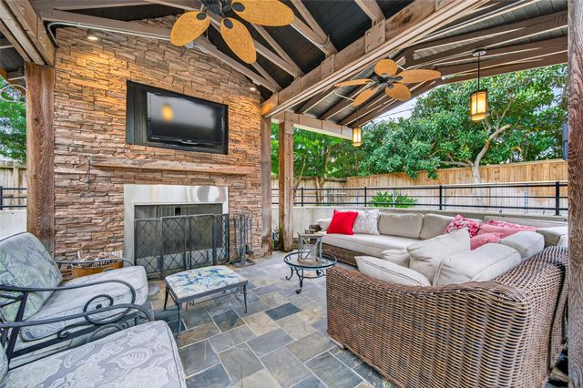 10034 Meadow Lake Lane, Houston, TX 77042