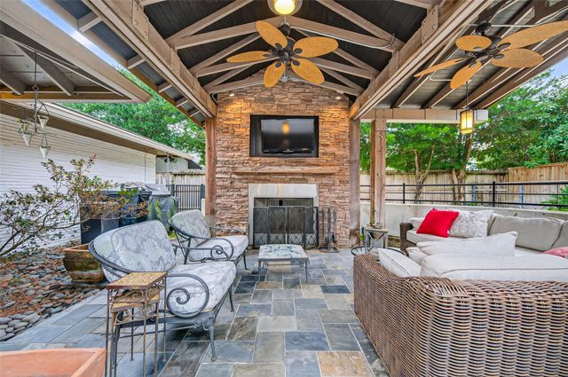 10034 Meadow Lake Lane, Houston, TX 77042