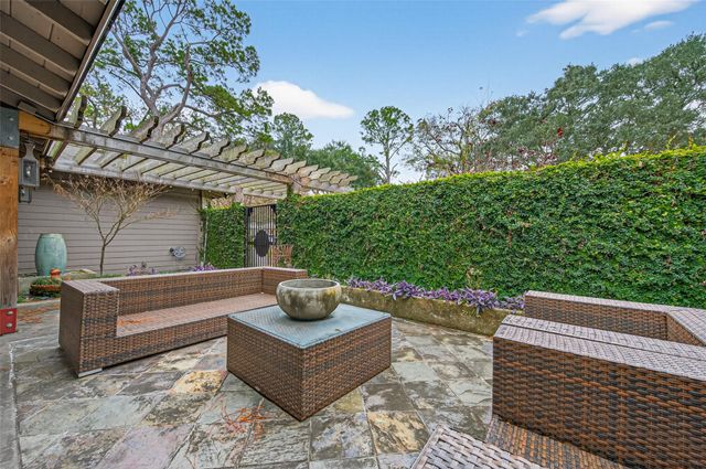 10034 Meadow Lake Lane, Houston, TX 77042