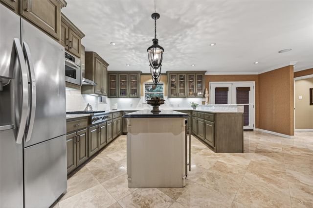 10034 Meadow Lake Lane, Houston, TX 77042