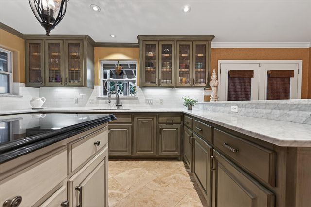 10034 Meadow Lake Lane, Houston, TX 77042