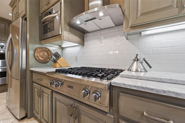 10034 Meadow Lake Lane, Houston, TX 77042