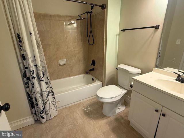 3209 SHOREVIEW RD, Triangle, VA 22172