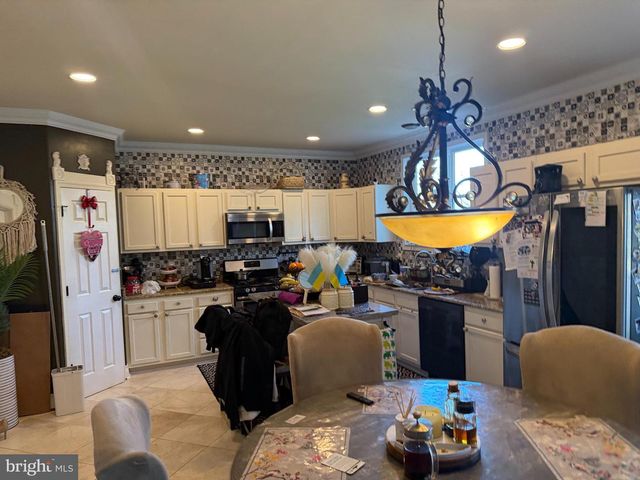 3209 SHOREVIEW RD, Triangle, VA 22172