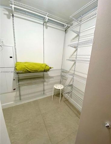 185 SW 7th St 1406, Miami, FL 33130