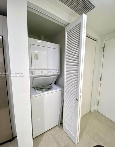 185 SW 7th St 1406, Miami, FL 33130