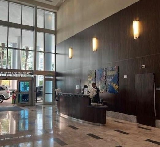 185 SW 7th St 1406, Miami, FL 33130