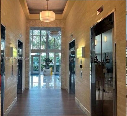 185 SW 7th St 1406, Miami, FL 33130