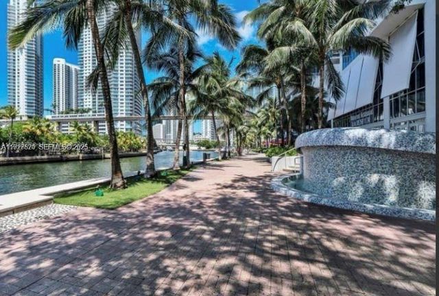 185 SW 7th St 1406, Miami, FL 33130