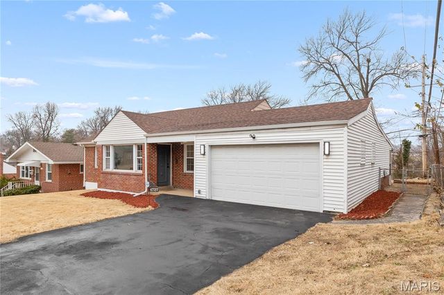 4727 Nelson Drive, St Louis, MO 63121