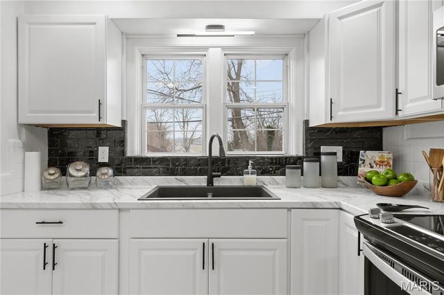 4727 Nelson Drive, St Louis, MO 63121