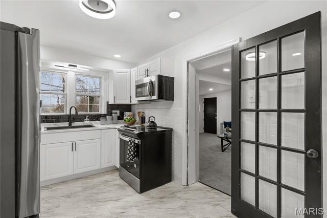 4727 Nelson Drive, St Louis, MO 63121