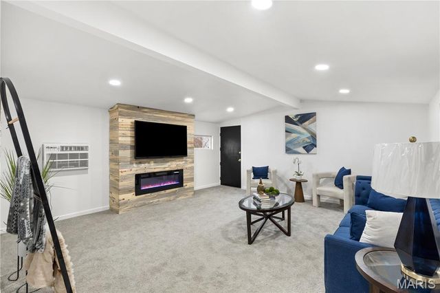 4727 Nelson Drive, St Louis, MO 63121