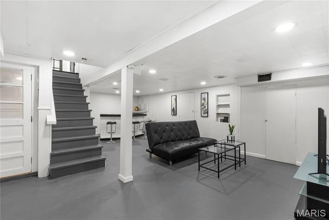 4727 Nelson Drive, St Louis, MO 63121