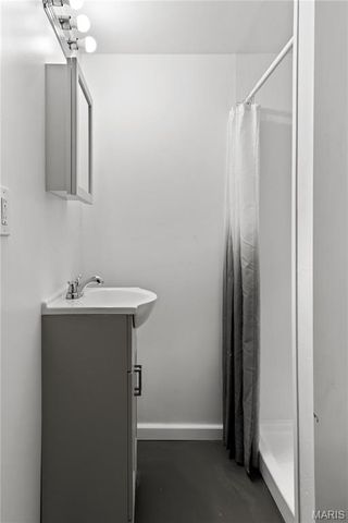 4727 Nelson Drive, St Louis, MO 63121