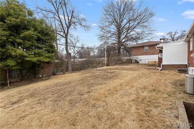 4727 Nelson Drive, St Louis, MO 63121