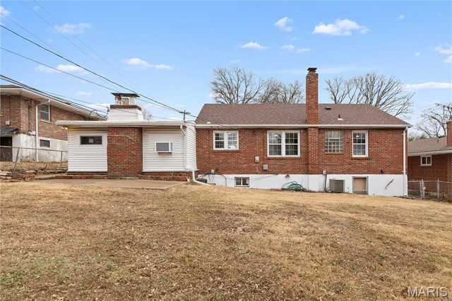 4727 Nelson Drive, St Louis, MO 63121