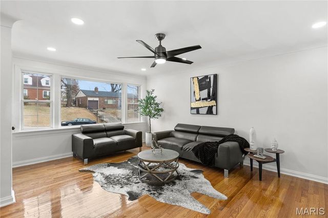 4727 Nelson Drive, St Louis, MO 63121