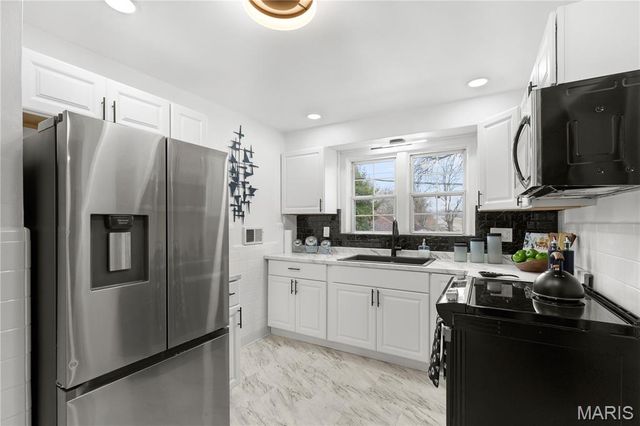 4727 Nelson Drive, St Louis, MO 63121