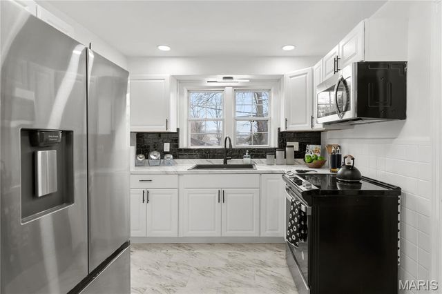 4727 Nelson Drive, St Louis, MO 63121