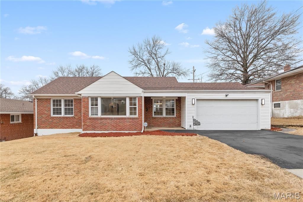4727 Nelson Drive, St Louis, MO 63121