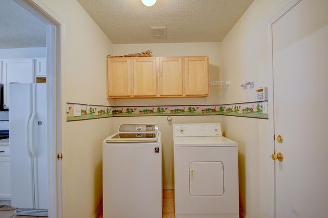 10527 VISTA BELLA Place NW, Albuquerque, NM 87114