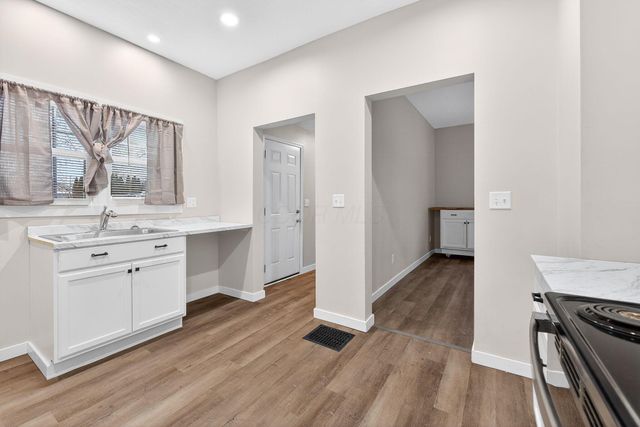 100 W Poplar Avenue, Newark, OH 43055