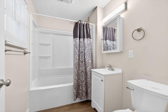 100 W Poplar Avenue, Newark, OH 43055
