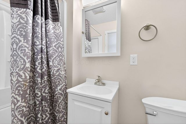 100 W Poplar Avenue, Newark, OH 43055