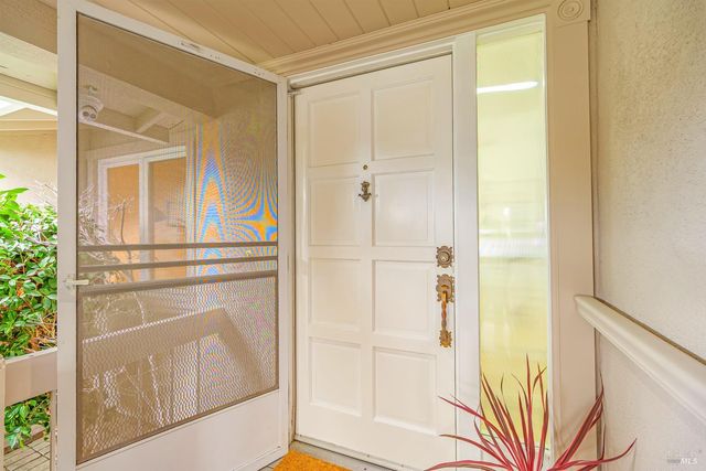 45 Del Oro Lagoon Dr, Novato, CA 94949