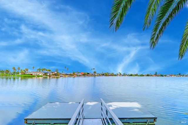 45 Del Oro Lagoon Dr, Novato, CA 94949