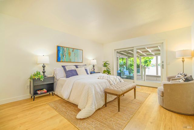 45 Del Oro Lagoon Dr, Novato, CA 94949