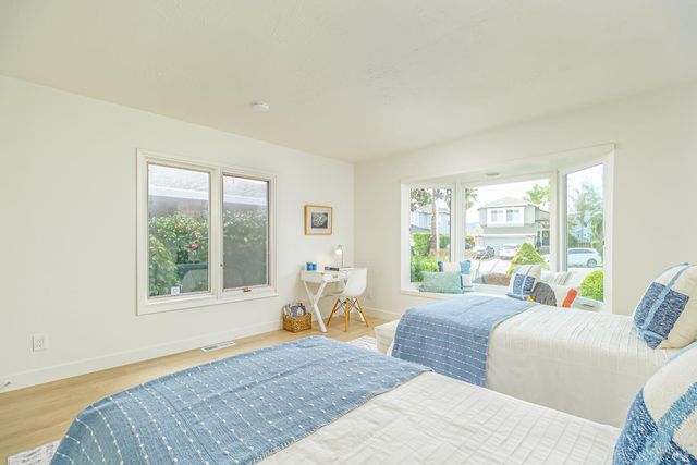 45 Del Oro Lagoon Dr, Novato, CA 94949