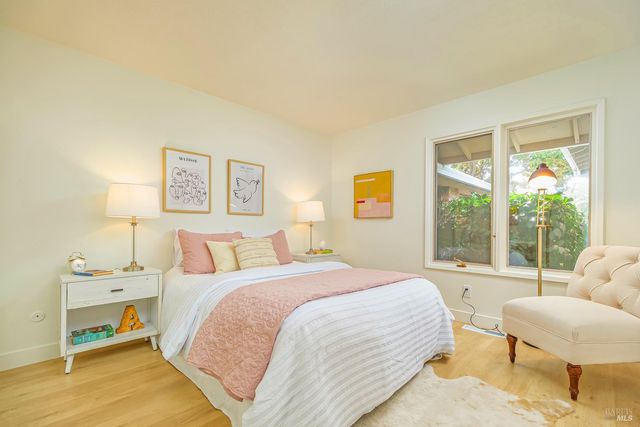 45 Del Oro Lagoon Dr, Novato, CA 94949