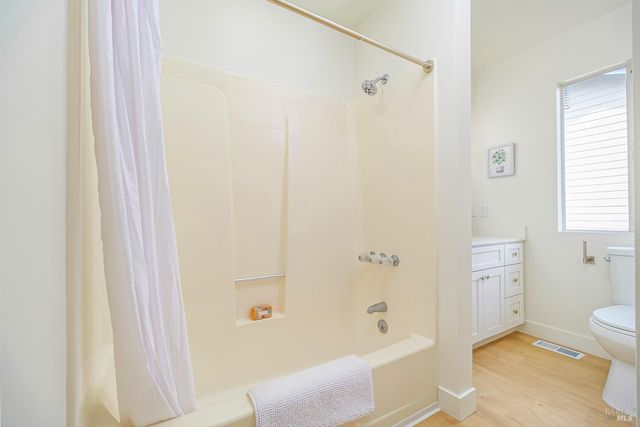 45 Del Oro Lagoon Dr, Novato, CA 94949